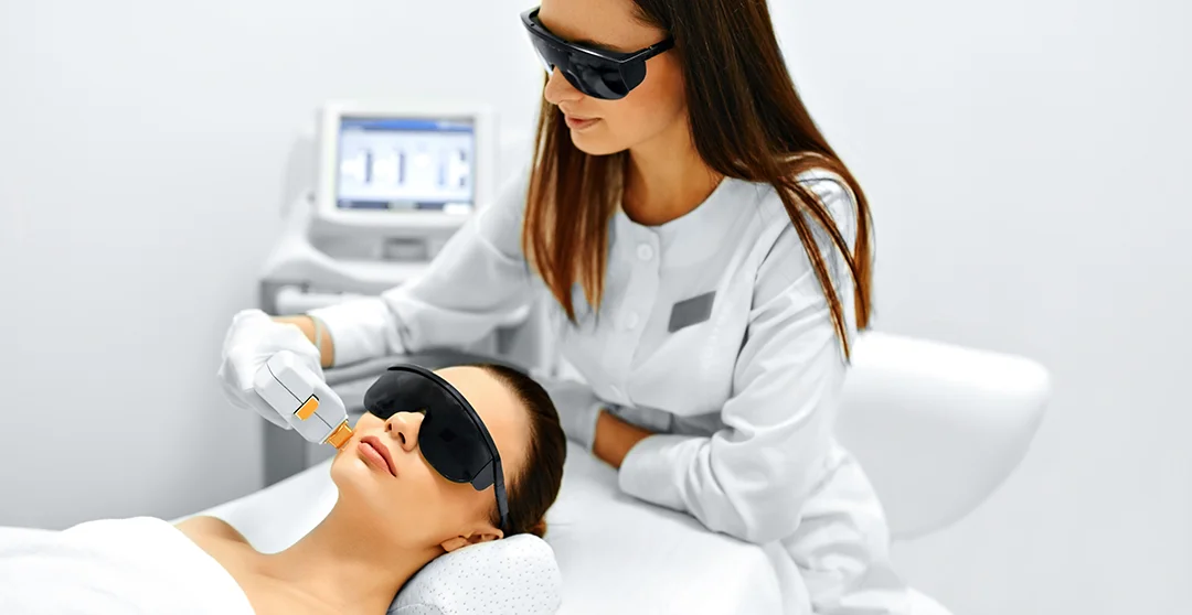 Procedura di fotoringiovanimento con dispositivo BBL Procedura di fotoringiovanimento con dispositivo BBL