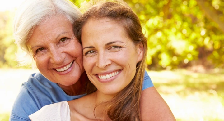 madre con figlia, fotoinvecchiamento della pelle madre con figlia, fotoinvecchiamento della pelle